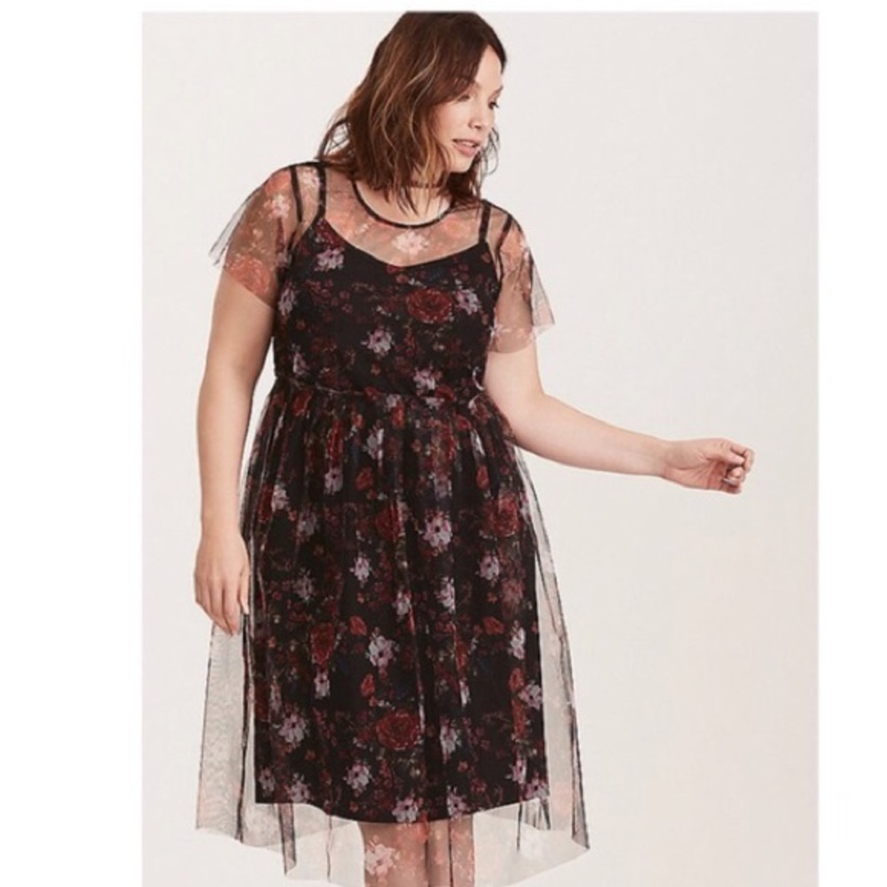 Size 4 torrid NWT Torrid Floral Mesh Skater Dress